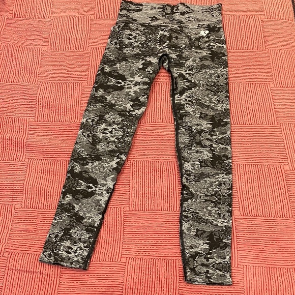 Womens Best brand medium Gray Camouflage Leggings - Picture 1 of 16
